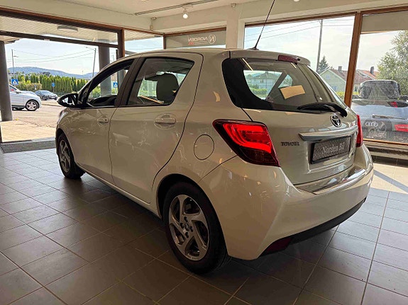 Toyota Yaris 7 of 25