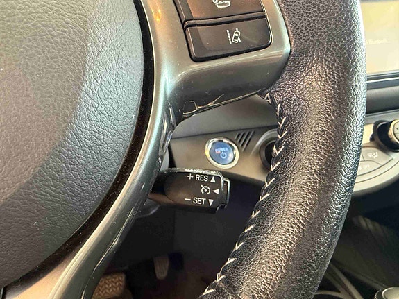 Toyota Yaris 11 of 25
