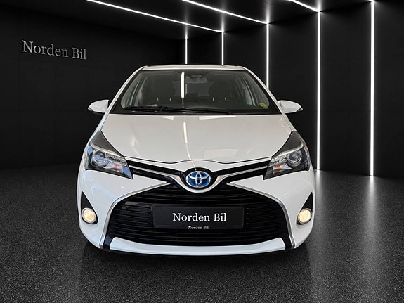 Toyota Yaris 2 of 25