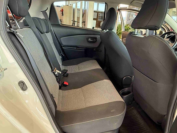 Toyota Yaris 23 of 25