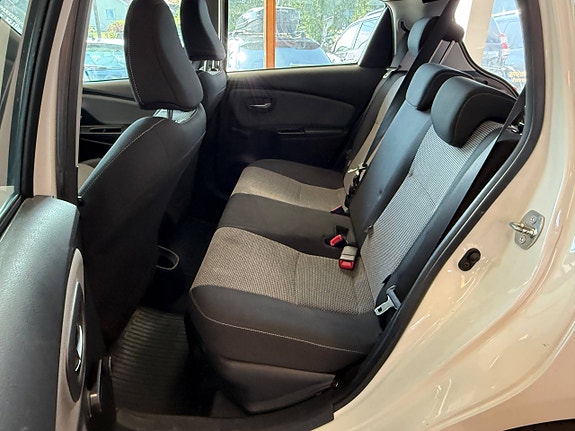 Toyota Yaris 21 of 25