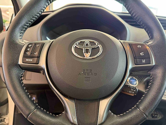 Toyota Yaris 10 of 25