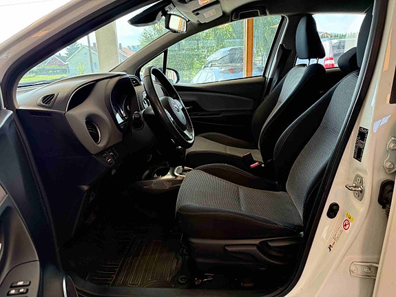 Toyota Yaris 9 of 25