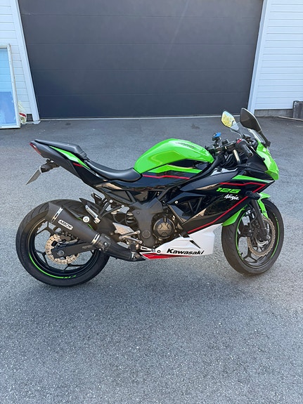 Kawasaki Ninja 125 2 of 7