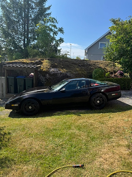Chevrolet Corvette 4 of 5