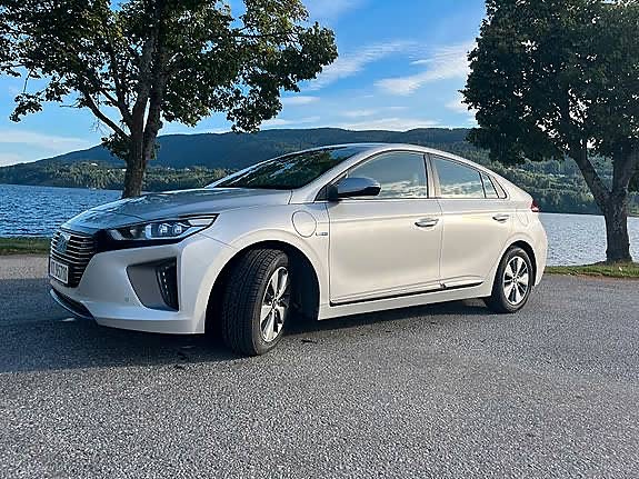 Hyundai IONIQ 2 of 5