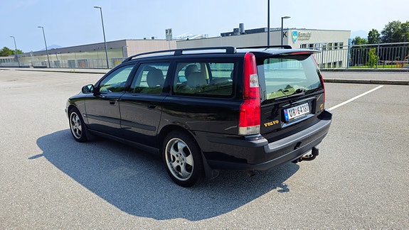 Volvo V70 13 of 30