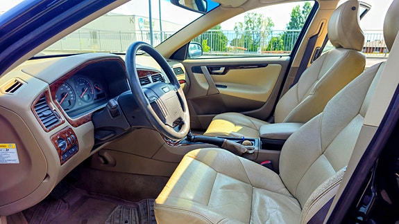 Volvo V70 16 of 30