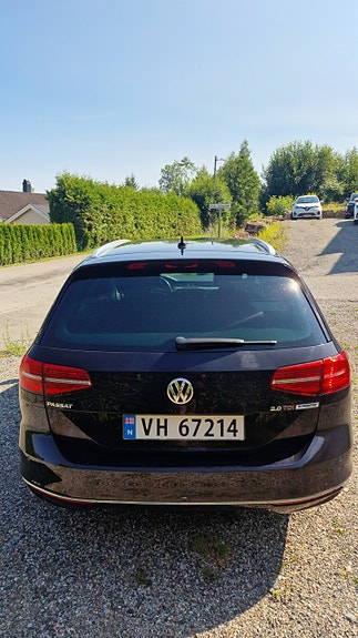 Volkswagen Passat 2 of 5