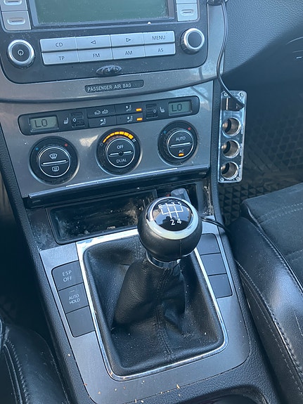 Volkswagen Passat 2 of 5