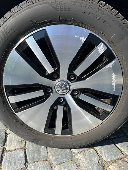 Volkswagen e-Golf VII 3 of 5