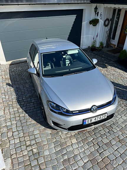 Volkswagen e-Golf VII 2 of 5