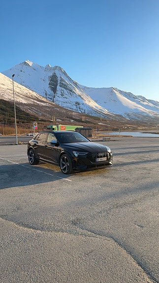 Audi e-tron S 2 of 5