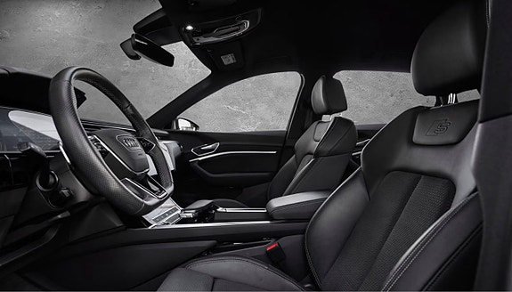 Audi e-tron S 3 of 5