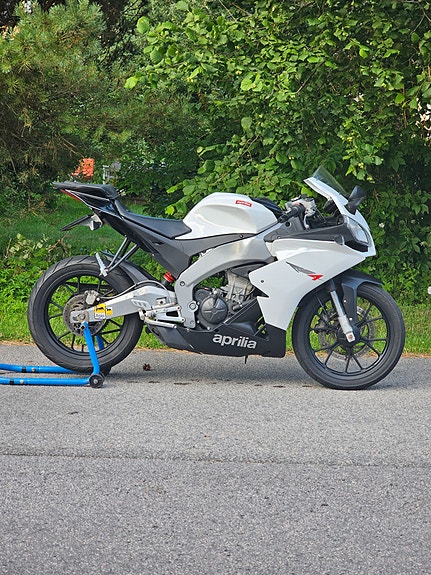 Aprilia RS4 125 3 of 5