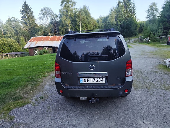 Nissan Pathfinder 2 of 5