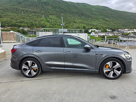 Audi e-tron Sportback 4 of 5