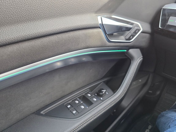 Audi e-tron Sportback 15 of 25