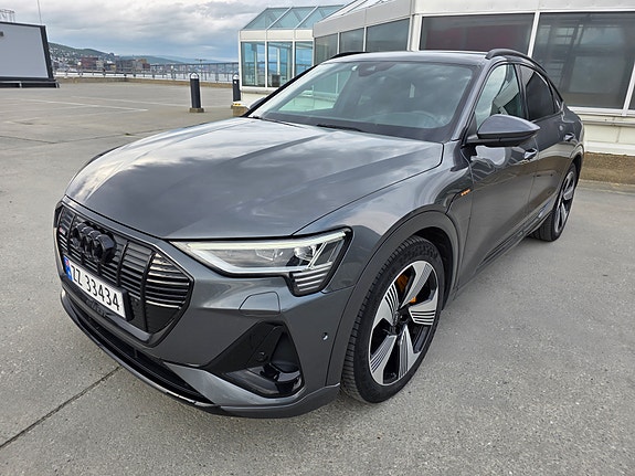 Audi e-tron Sportback 2 of 5