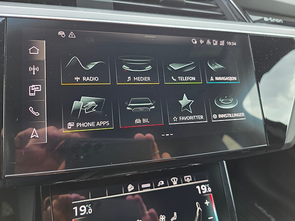 Audi e-tron Sportback 13 of 25