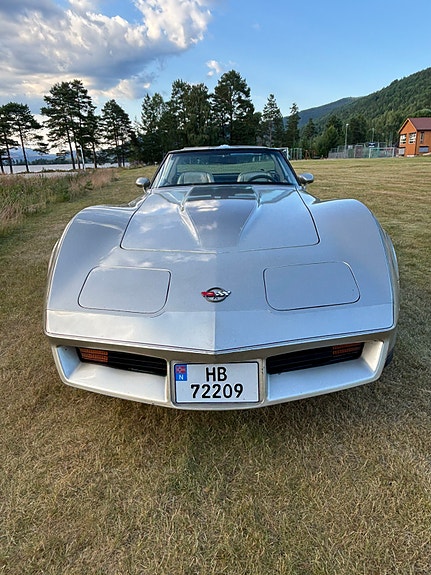 Chevrolet Corvette 3 of 5