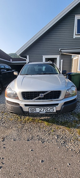Volvo XC90 2 of 5