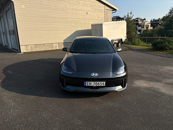 Hyundai Ioniq 6 2 of 16