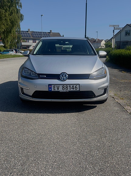 Volkswagen e-Golf VII 2 of 11