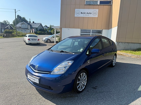 Toyota Prius 4 of 5