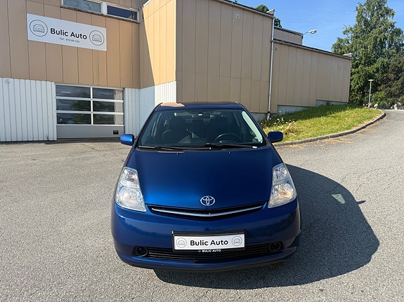 Toyota Prius 3 of 5