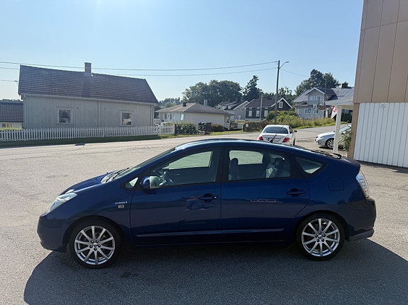 Toyota Prius 5 of 5
