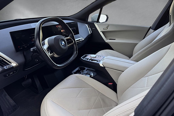BMW iX 11 of 30