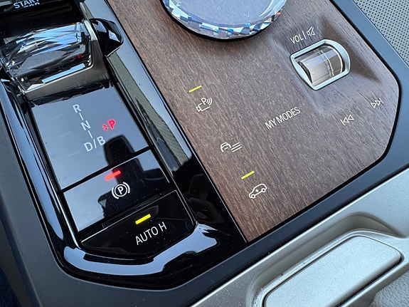 BMW iX 22 of 30