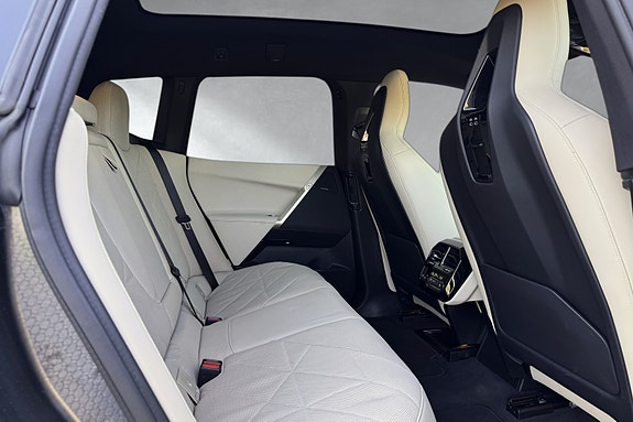 BMW iX 15 of 30