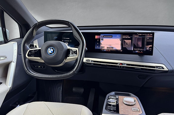 BMW iX 18 of 30
