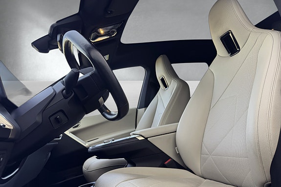BMW iX 12 of 30
