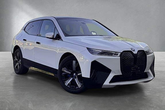 BMW iX 5 of 30