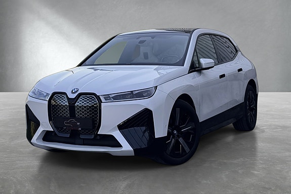 BMW iX 2 of 30