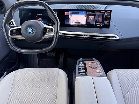 BMW iX 17 of 30
