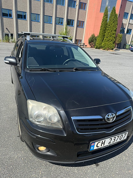 Toyota Avensis 2 of 5