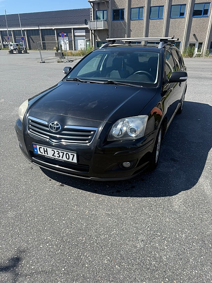 Toyota Avensis 3 of 5