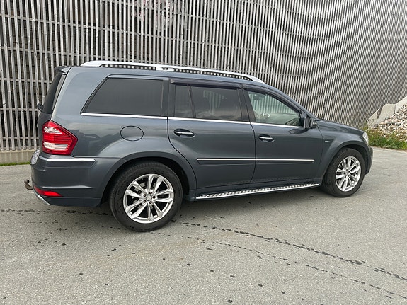 Mercedes-Benz GL350 4 of 5