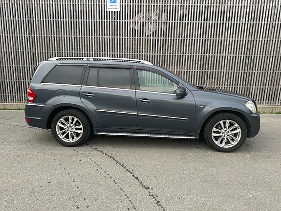 Mercedes-Benz GL350 3 of 5