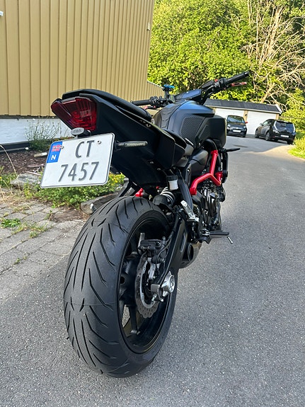 Yamaha MT-07 2 of 5