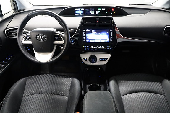 Toyota Prius 9 of 15