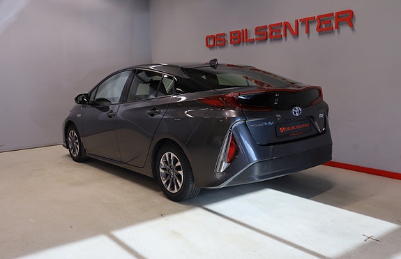 Toyota Prius 4 of 15