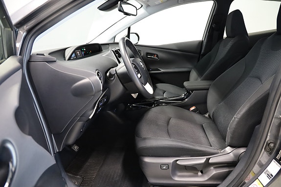 Toyota Prius 8 of 15