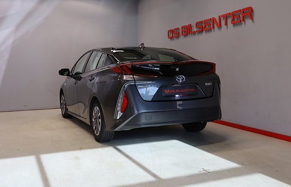 Toyota Prius 5 of 15