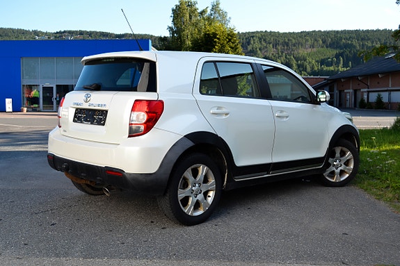 Toyota Urban Cruiser 3 of 5