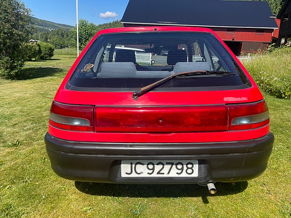 Mazda 323 4 of 5